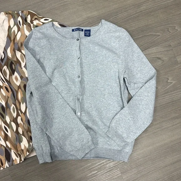 Bundle of 2 Women’s Cardigans - Picture 2 of 9